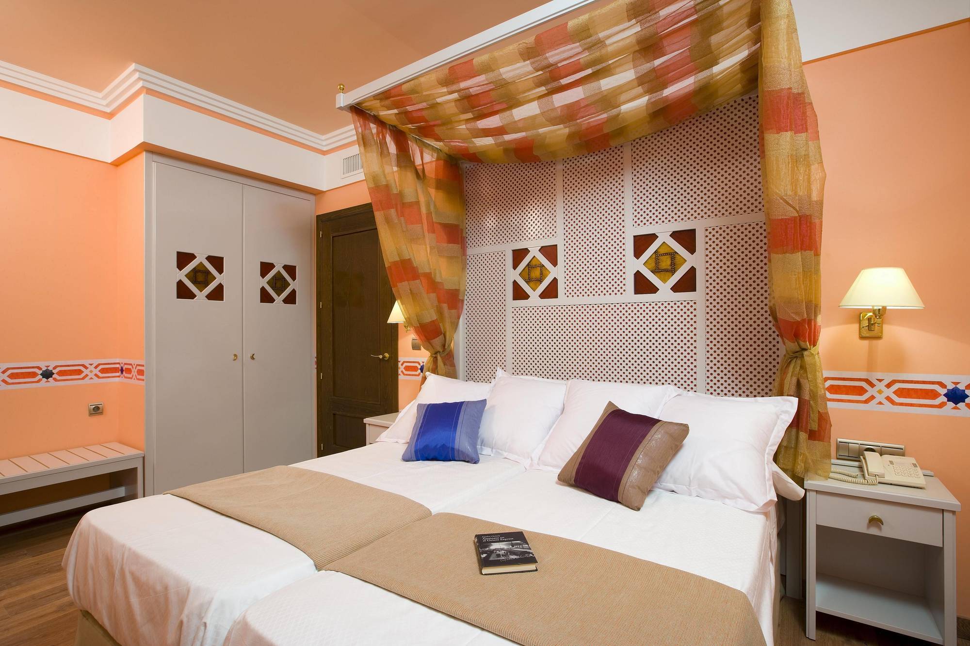 Suites Gran Via 44 Granada Zimmer foto